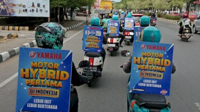 Puluhan motor kampanyekan garansi 5 tahun rangka motor Yamaha di Jalan Makassar. Foto: Istimewa