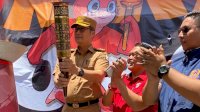 Camat Bontoala Terima Obor Api Pekan Olahraga Kota Makassar VIII 2023