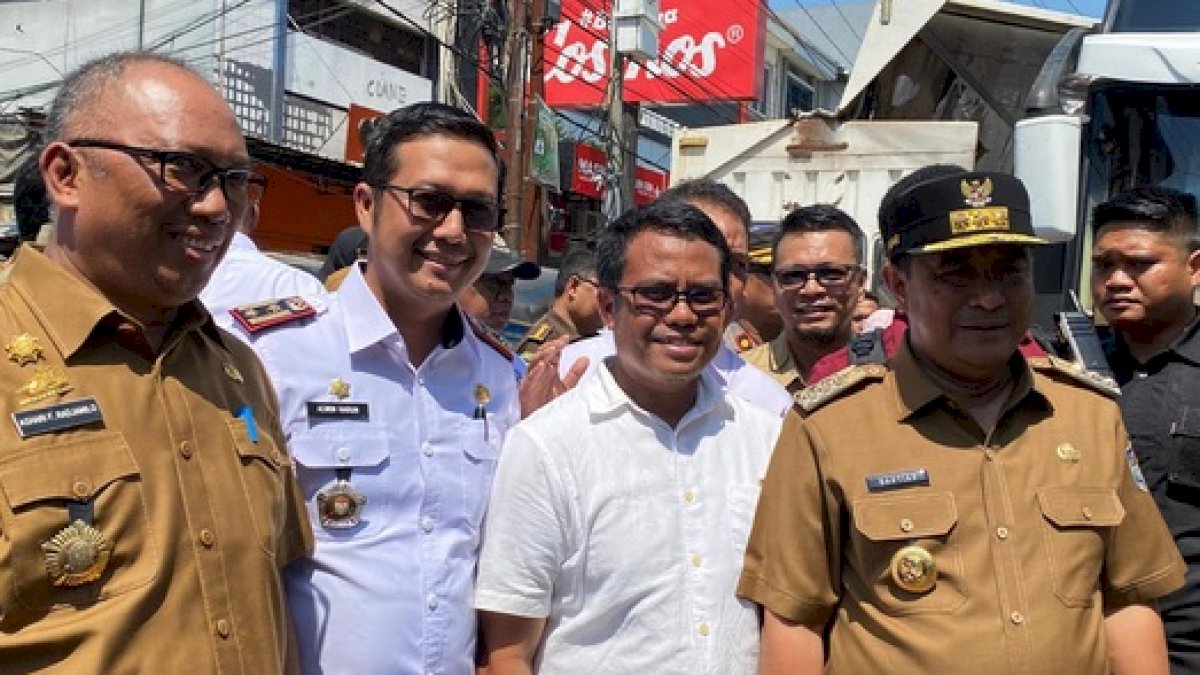 Plt Camat Bontoala dampingi Pj Gubernur dan Wawali Pantau Harga di Pasar Terong