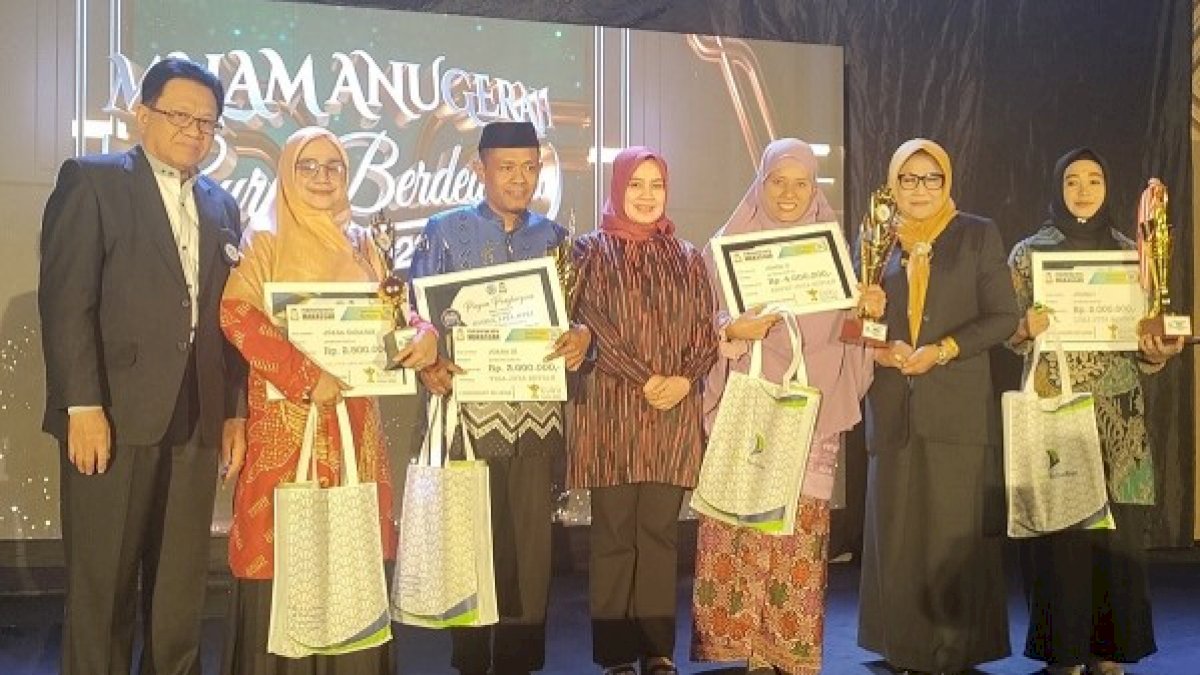 Dewan Pendidikan Makassar Beri Penghargaan kepada 24 Guru