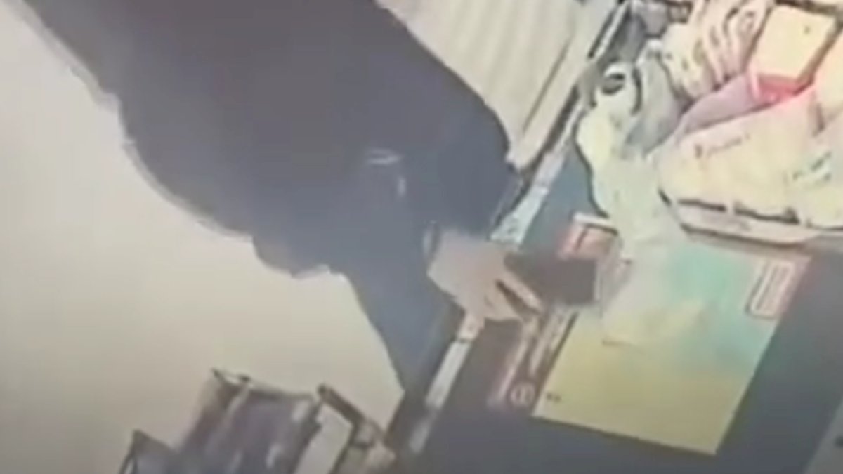 VIDEO: Aksi Pencurian HP Milik Pengunjung Minimarket di Makassar