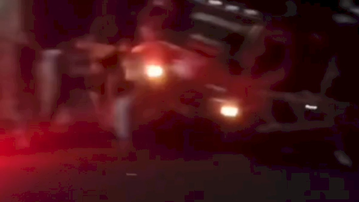 VIDEO: Mobil Truk Tabrak Rumah Warga di Kasuari Parepare