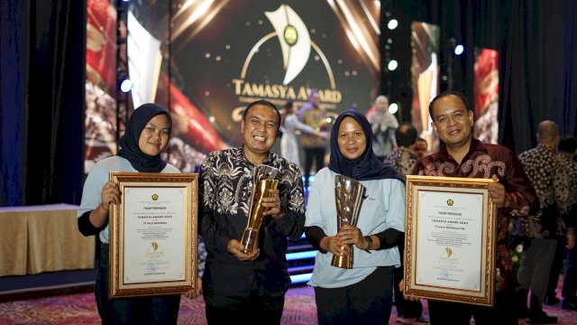 Direktur External Relations PT Vale Endra Kusuma yang menerima penghargaan Tamasya Award. Foto: Istimewa