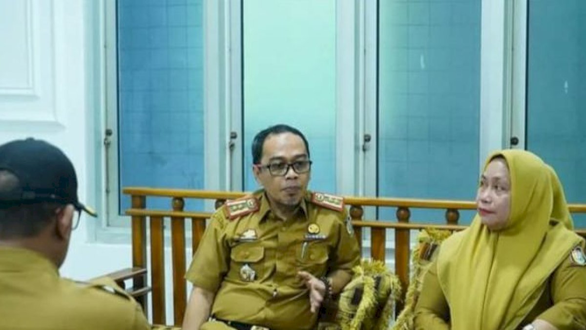 Diskusi Ringan Bersama Kasie dan Kasubag Kecamatan Makassar, Camat Harun Rani Harap Beri Pelayanan Maksimal