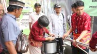 Olah Limbah Sampah Plastik Kemasan Mie Instan Menjadi Bahan Bakar