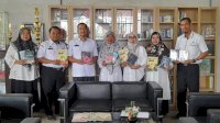 Dinas Perpustakaan Kota Makassar Terima Karya Tulis dari SDN Sudirman IV