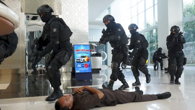 Simulasi penyelamatan sandera di Wisma Kalla. Foto: Istimewa