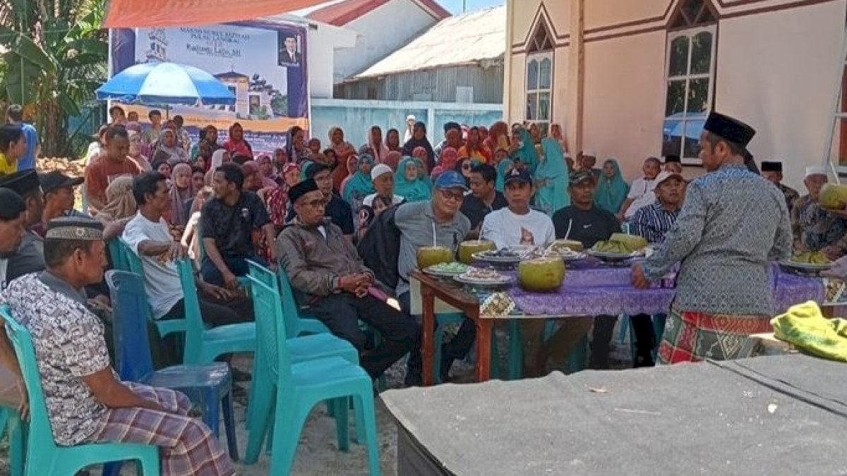 Bersama Rudianto Lallo, Camat Sangkarrang Peletakan Batu Pertama Masjid Nurul Jazirah