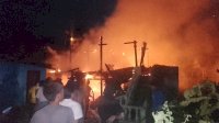 Breaking News : Dua Unit Rumah Panggung di Jeneponto Terbakar
