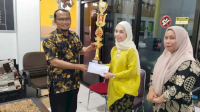 Hebat! Kecamatan Makassar Raih Piala Terbaik ke-2 Penataan Kearsipan
