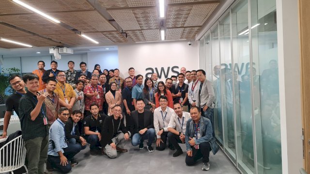 Indosat Ooredoo Hutchison dan XL Axiata bersama Axiata Digital Labs dan AWS hadirkan SinergiAPI. Foto: Istimewa