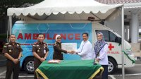 Pelindo Regional 4 Serahkan Bantuan Mobil Ambulans untuk Klinik di Kejati Sulsel