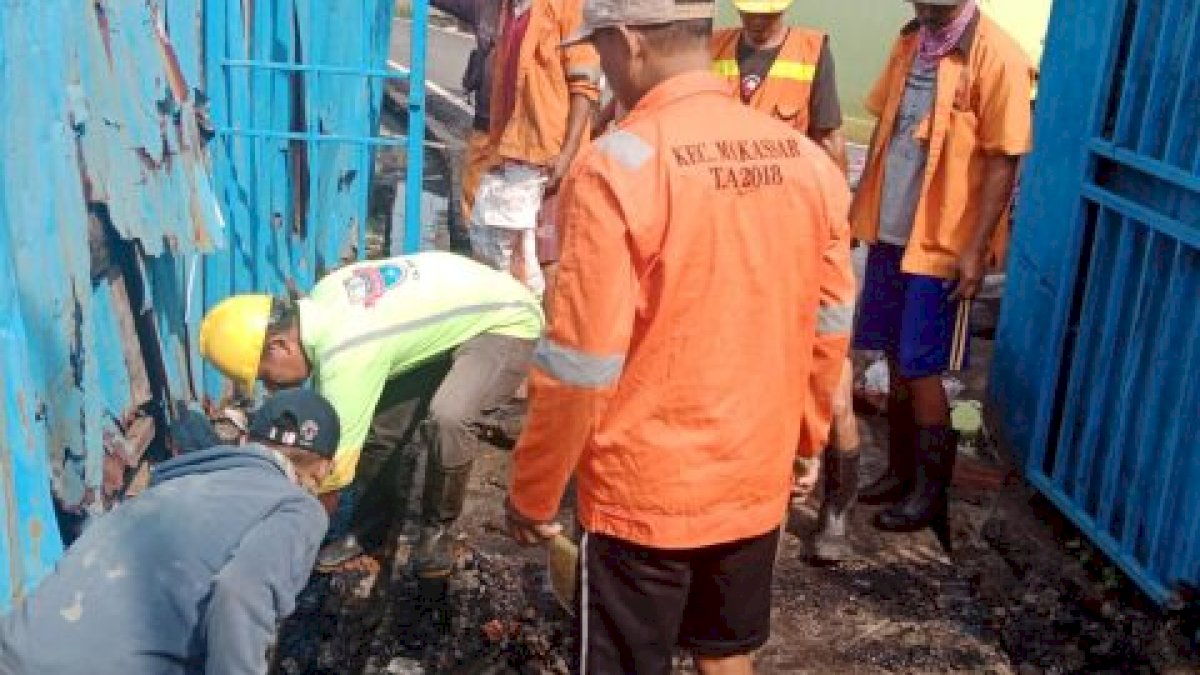Satgas Kebersihan Kecamatan Makassar Tindaklanjuti Intruksi Plt Camat Makassar