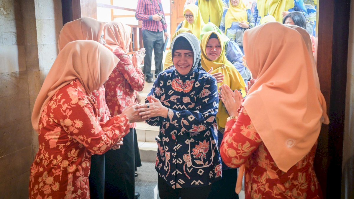 Indira Yusuf Ismail Dampingi DWP Kota Makassar Studi Tiru ke Jawa Timur