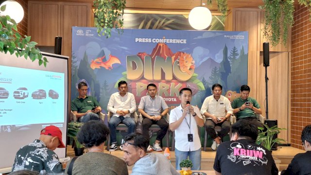 Konferensi pers Pameran bertma Dino Park by Kalla Toyota di salahs atu restoran di Makassar. Foto: Sri Wahyu Diastuti/Sulselsatu.com