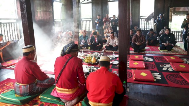Dinas Kebudayaan gelar ritual budaya daerah Appasili Balla Labbirina Ujung Pandang. Foto: Istimewa