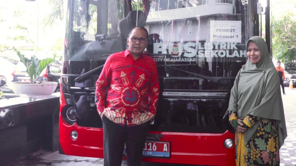 Komitmen Makassar Kota Low Carbon, Danny Pomanto Launching Bus Sekolah Listrik