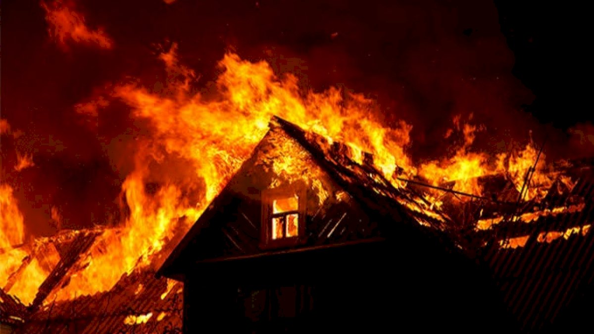 Rumah Mewah di Makassar Terbakar, Satu Orang Tewas