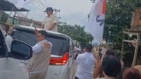 VIDEO: Aksi Warga Rebutan Kaos dari Capres Prabowo Subianto