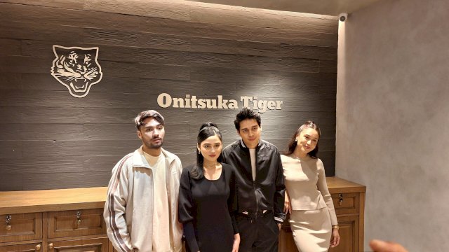Artis ibu kota yang dihadirkan saat pembukaan store Onitsuka Tiger di TSM Makassar. Foto: Sri Wahyu Diastuti / Sulselsatu.com