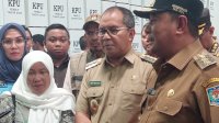 Romantisnya Danny Dampingi Pj Gubernur Sulsel Tinjau Gudang Logistik KPU