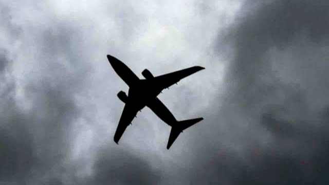 Penerbangan tujuan Makassar dialihkan akibat cuaca ekstrem. Foto: Istimewa