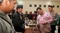 Pj Gubernur Bahtiar Serahkan Penghargaan ke Komunitas Bilah Pusaka