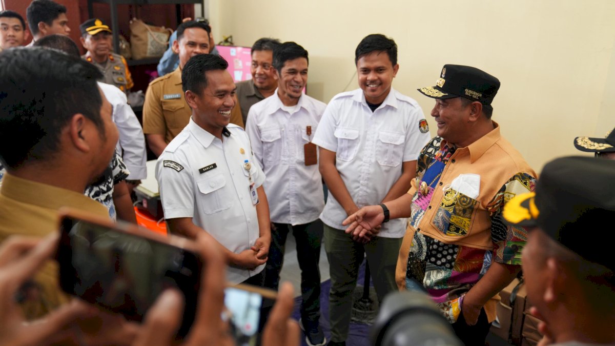 Pj Gubernur Sulsel Tinjau Gudang Logistik KPU di Lutim