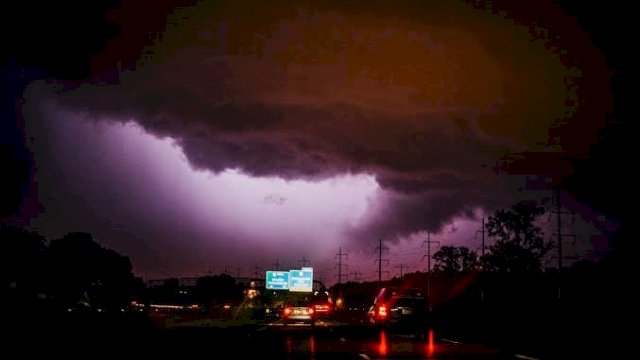 Prediksi cuaca ekstrem kota Makassar sampai 25 Januari 2024. Foto: Istimewa