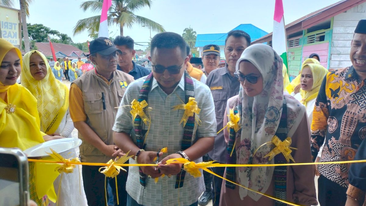 Muhammad Fauzi dan Bupati Indah Resmikan TPS3R di Desa Pince Pute Lutra