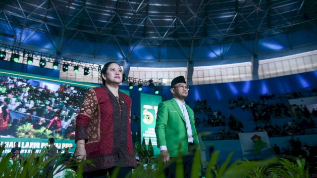 Wakil Ketua Umum DPP PPP HM Amir Uskara bersama Ketua DPR RI Puan Maharani saat hadir di acara puncak Harlah PPP di Makassar. Ist