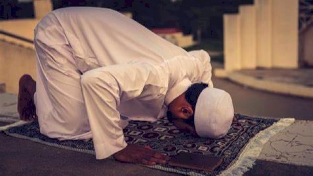 Golongan orang yang meski salat, amalannya tertotal. Foto: Istimewa
