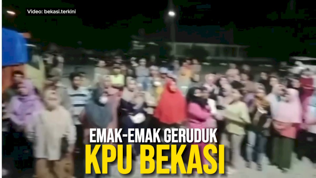 VIDEO: Emak-Emak Geruduk KPU Bekasi, Minta Warga Setempat Dilibatkan dalam Pelipatan Kertas Suara