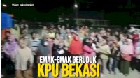 VIDEO: Emak-Emak Geruduk KPU Bekasi, Minta Warga Setempat Dilibatkan dalam Pelipatan Kertas Suara