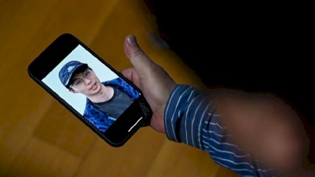 Seakoo Wu yang berhasil video call dengan anaknya yang telah meninggal. Foto: Istimewa