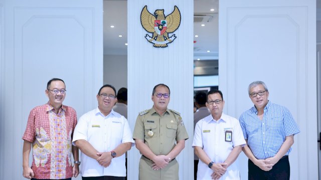 Wali Kota Makassar Moh Ramdhan Pomanto bersama jajaran pimpinan DJP Wilayah Sulselbartra. Foto: Istimewa