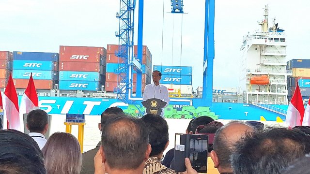 Presiden Jokowi saat meresmikan Makassar New Port. Foto: Sri Wahyu Diastuti / Sulselsatu.com.