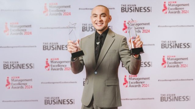 Dua penghargaan yang diraih Indosat dalam ajang Asian Management Excellence Award. Foto: Istimewa