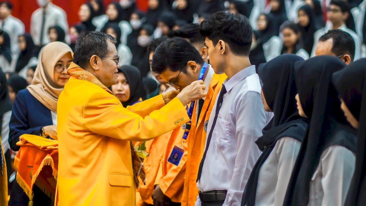 Sambut 930 Mahasiswa PPG Prajabatan, Ini Pesan Rektor UNM Prof Husain Syam