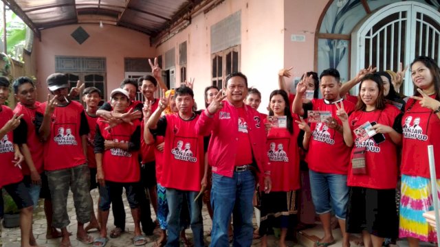 Caleg DPRD Sulsel Dapil Makassar B, Andi Walinga melakukan kampanye door to door di Kecamatan Manggala dan Panakkukang. Ist