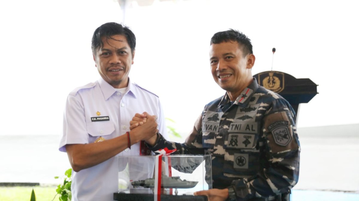 PJ Sekda Sambut Armada Baru Penjaga Laut Makassar KRI Marlin-877