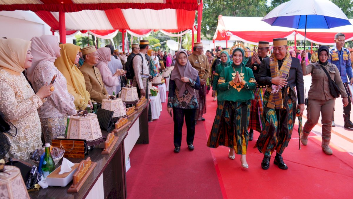 Didampingi Sofha Marwah, Pj Gubernur Sulsel Hadiri HUT Takalar ke-64 Tahun