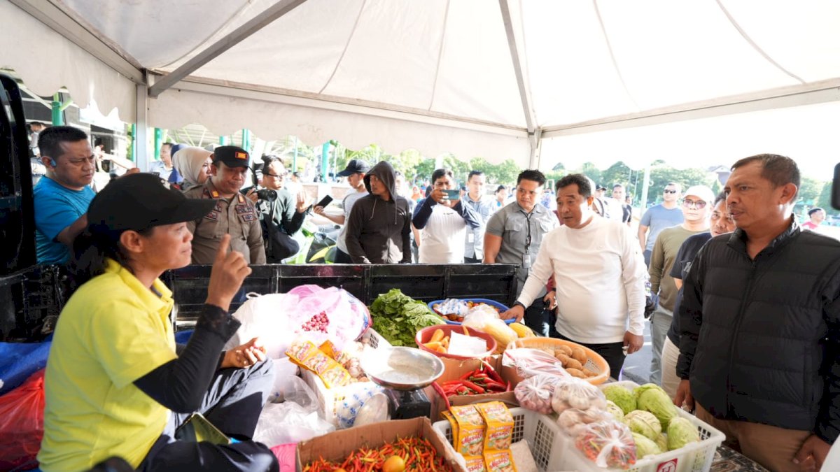 Pj Gubernur Sulsel Jalan Santai, Cek Kesehatan dan Tinjau Pasar di Parepare