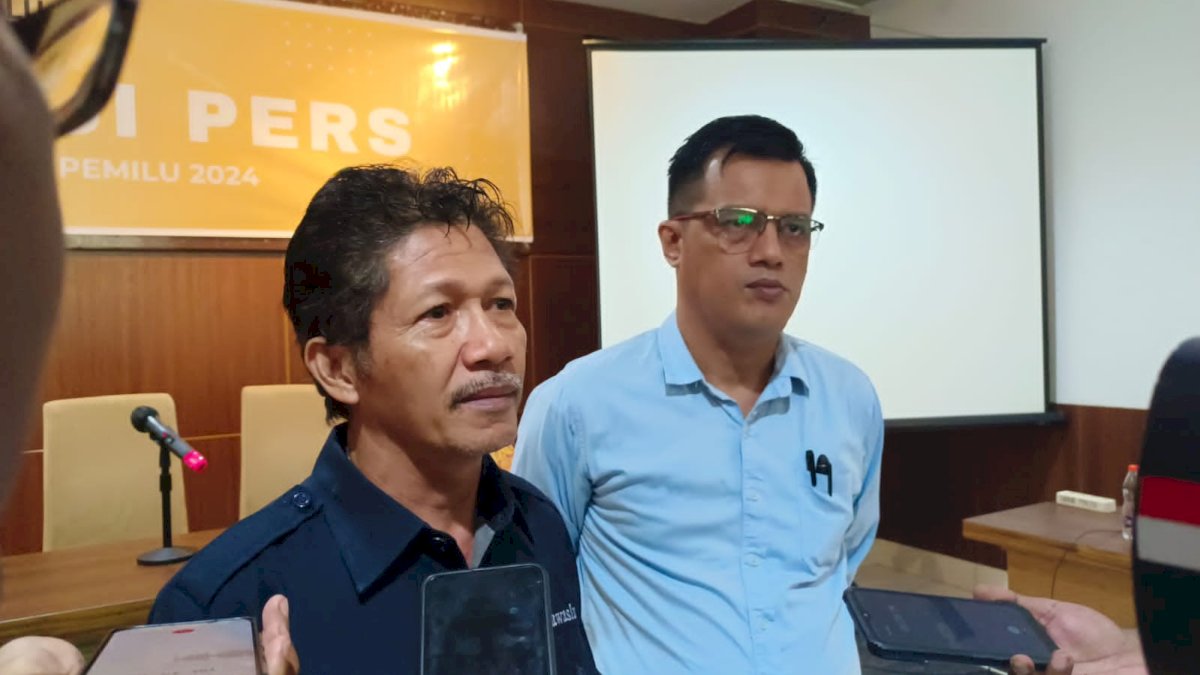 Bawaslu Sulsel Ingatkan KPU Cermat Lakukan Coklit, Tak Sekadar Tempel Stiker