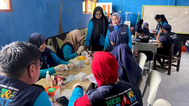 Bakti sosial Fakultas Kedokteran Unhas di Kabupaten Gowa. Foto: Istimewa