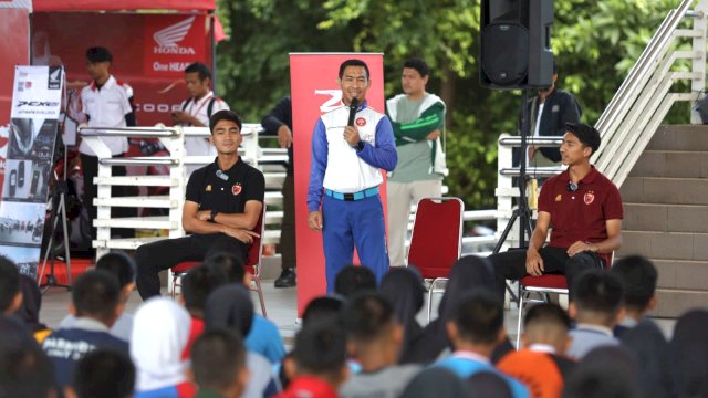 Asmo Sulsel edukasi keselamatan berkendara untuk anggota paskibraka sekolah di Lapangan Karebosi. Foto: Istimewa