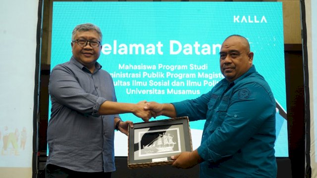 Chief Legal Officer KALLA Subhan Djaya Mappaturung menerima kunjungan mahasiswa Program Studi Administrasi Publik Program Magister FISIP Unmus di Wisma Kalla. Foto: Istimewa