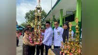 Serahkan Piala Bergilir Orange Competition, Kepala Kemenag Maros Pesankan Ini