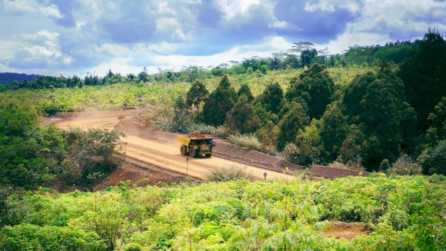 Truk pengangkut ore nikel PT Vale di site Sorowako. Foto: Istimewa 