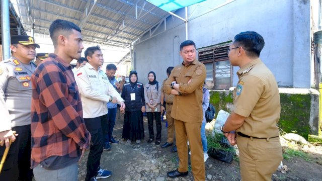 Bupati Gowa Adnan Purichta Ichsan meninjau langsung sejumlah TPS di kabupaten Gowa. Foto: Istimewa 